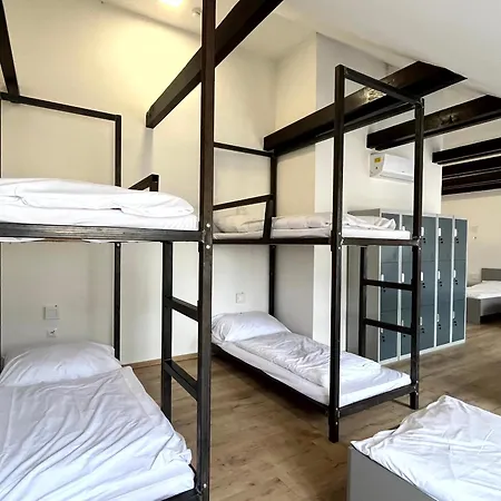 Waltz Hostel *